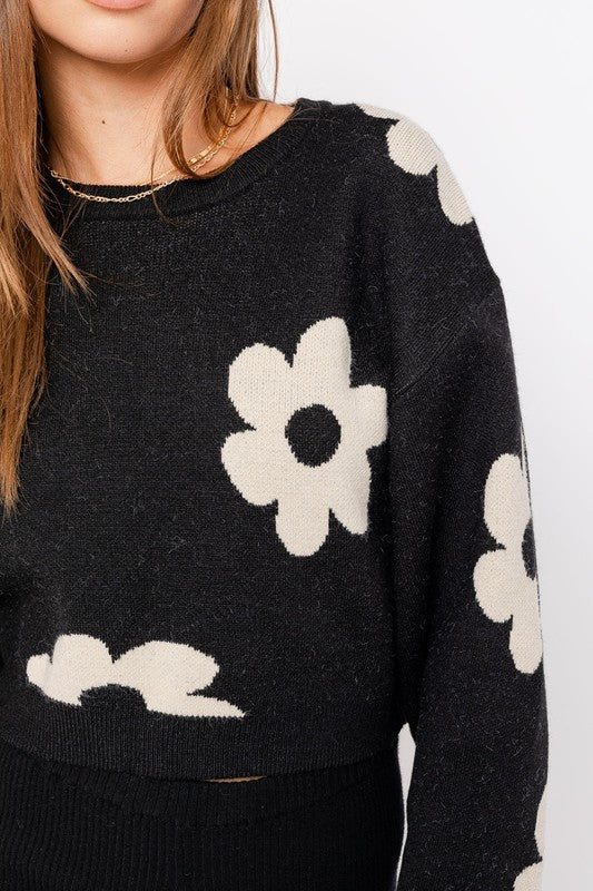 LONG SLEEVE CROP SWEATER WITH DAISY PATTERN *Online Only*