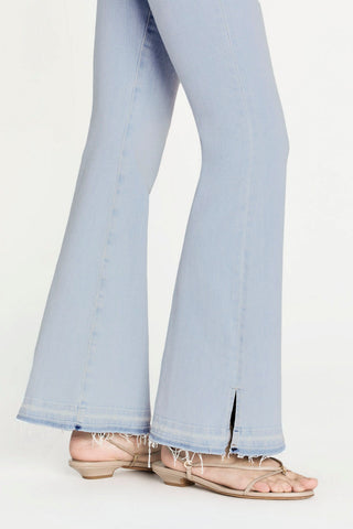 Frame Le Easy Flare Jeans - Premium Jeans at Lonnys NY - Just $278! Shop Womens clothing now 